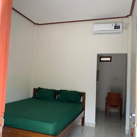 Bertus Guesthouse Labuan Bajo Exteriör bild