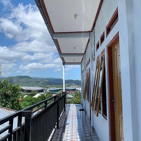 Bertus Guesthouse Labuan Bajo Exteriör bild