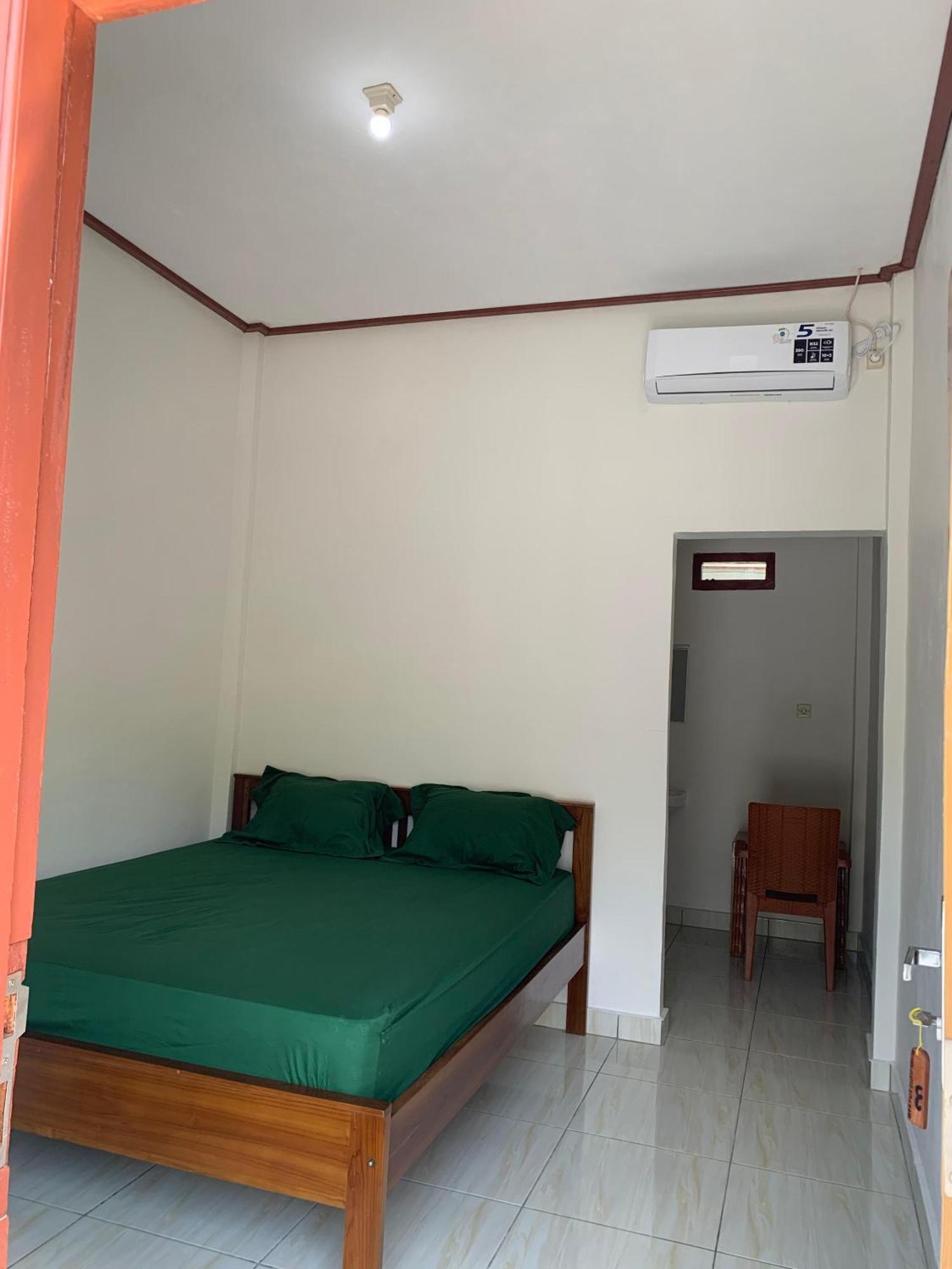 Bertus Guesthouse Labuan Bajo Exteriör bild